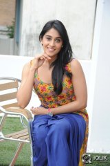Regina Cassandra at Pilla Nuvvu Leni Jeevitham Press Meet